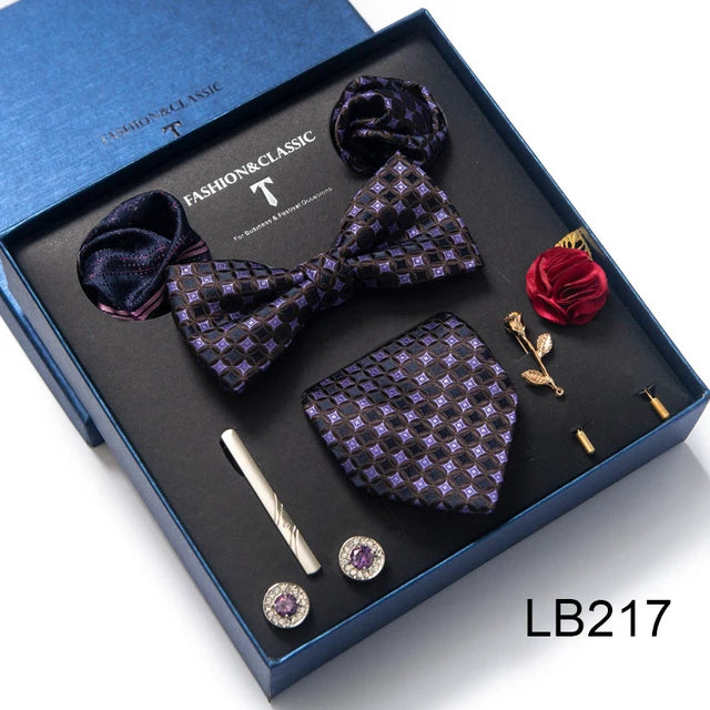 Conjunto de corbata de seda último diseño: pañuelo de bolsillo, gemelos, clip para pajarita y corbata.