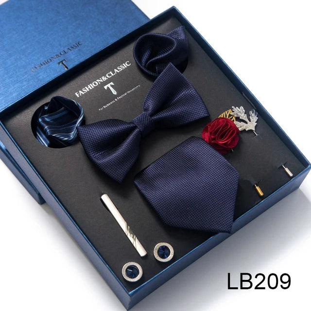 Conjunto de corbata de seda último diseño: pañuelo de bolsillo, gemelos, clip para pajarita y corbata.