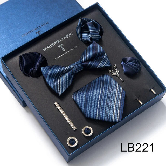 Conjunto de corbata de seda último diseño: pañuelo de bolsillo, gemelos, clip para pajarita y corbata.