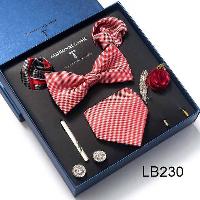 Conjunto de corbata de seda último diseño: pañuelo de bolsillo, gemelos, clip para pajarita y corbata.
