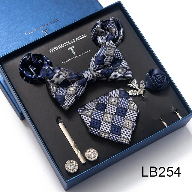 Conjunto de corbata de seda último diseño: pañuelo de bolsillo, gemelos, clip para pajarita y corbata.