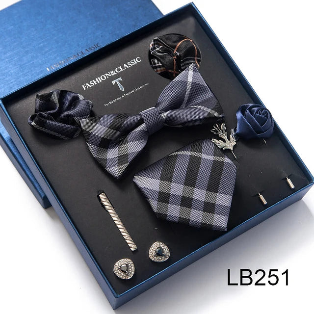 Conjunto de corbata de seda último diseño: pañuelo de bolsillo, gemelos, clip para pajarita y corbata.