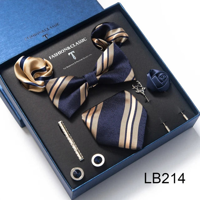Conjunto de corbata de seda último diseño: pañuelo de bolsillo, gemelos, clip para pajarita y corbata.