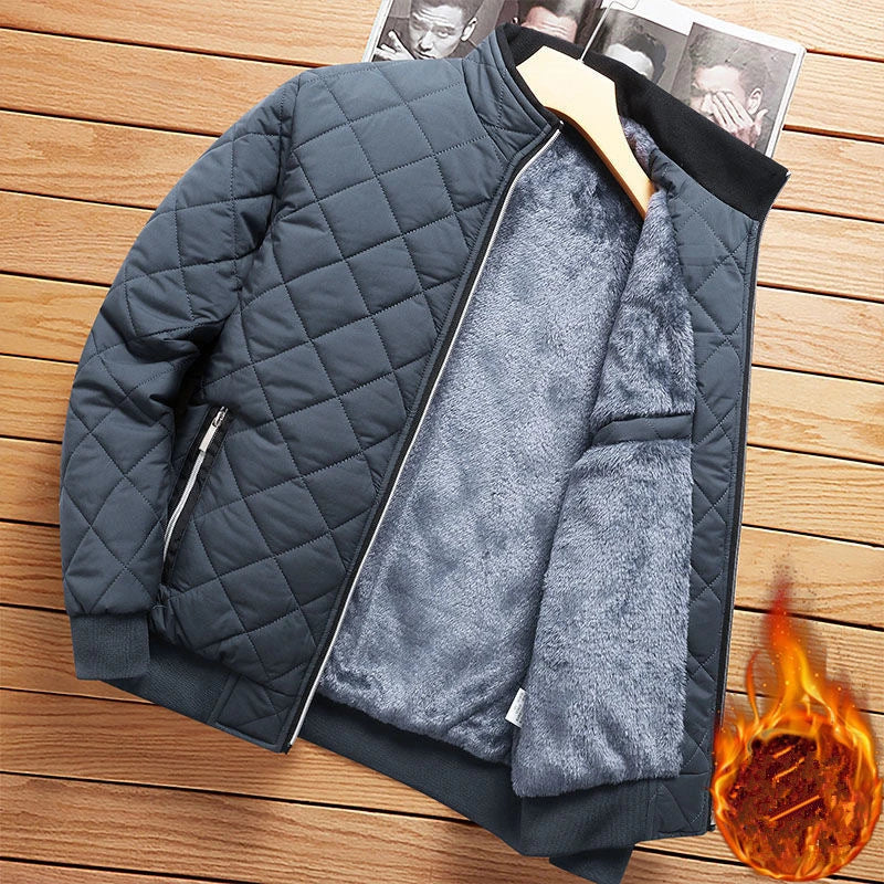 Chaqueta bomber de otoño-invierno para hombre con estampado de rombos y forro polar. Chaqueta informal de moda para hombre 2026.
