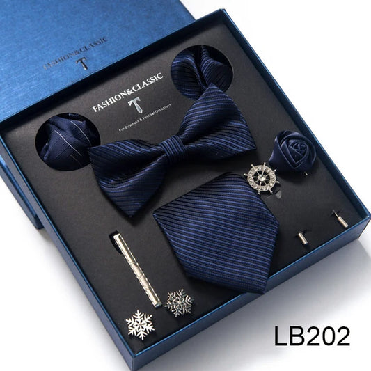 Conjunto de corbata de seda último diseño: pañuelo de bolsillo, gemelos, clip para pajarita y corbata.
