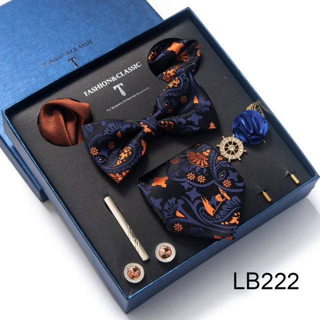 Conjunto de corbata de seda último diseño: pañuelo de bolsillo, gemelos, clip para pajarita y corbata.