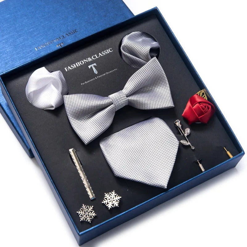 Conjunto de corbata de seda último diseño: pañuelo de bolsillo, gemelos, clip para pajarita y corbata.
