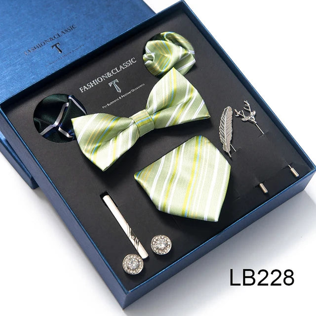 Conjunto de corbata de seda último diseño: pañuelo de bolsillo, gemelos, clip para pajarita y corbata.