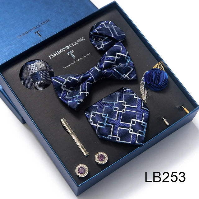 Conjunto de corbata de seda último diseño: pañuelo de bolsillo, gemelos, clip para pajarita y corbata.
