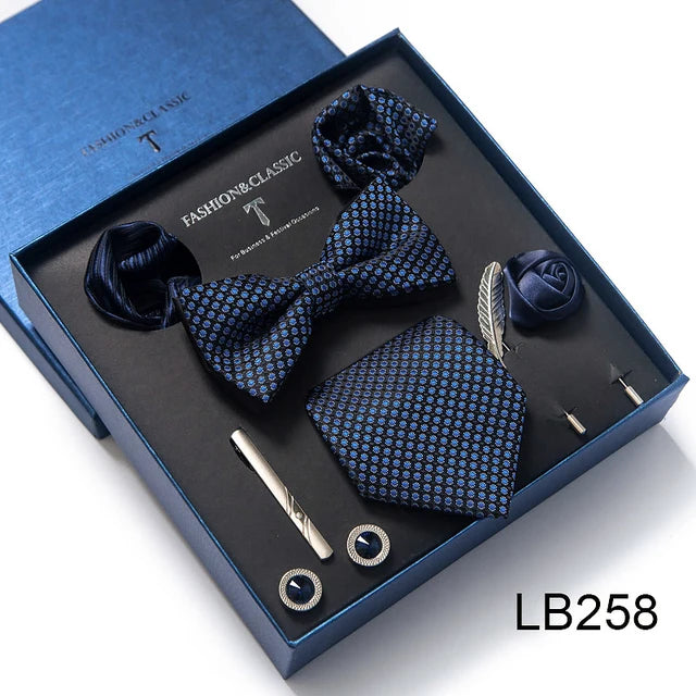 Conjunto de corbata de seda último diseño: pañuelo de bolsillo, gemelos, clip para pajarita y corbata.