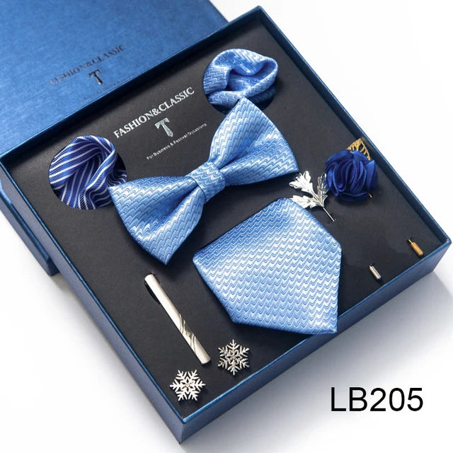Conjunto de corbata de seda último diseño: pañuelo de bolsillo, gemelos, clip para pajarita y corbata.