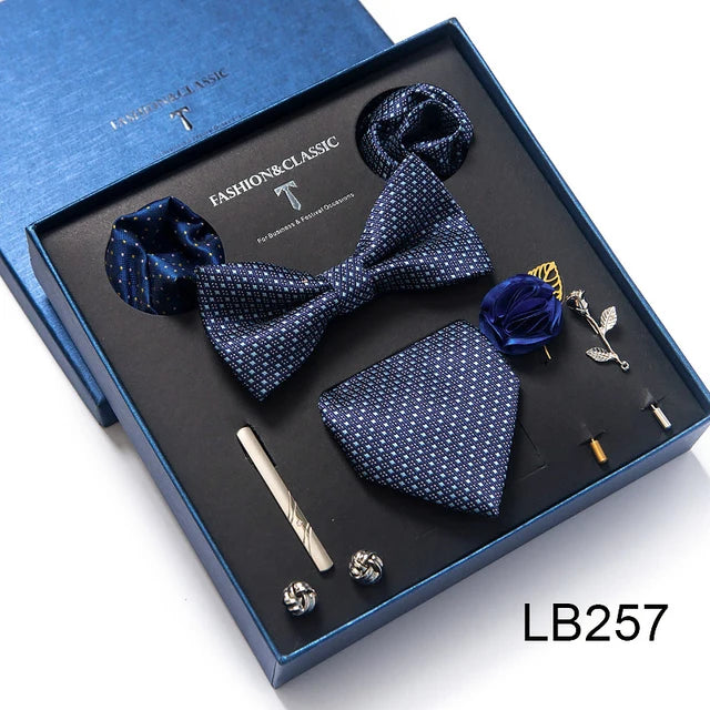 Conjunto de corbata de seda último diseño: pañuelo de bolsillo, gemelos, clip para pajarita y corbata.