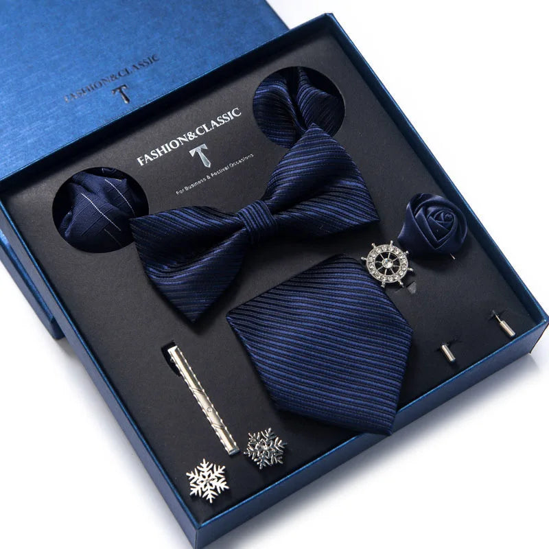 Conjunto de corbata de seda último diseño: pañuelo de bolsillo, gemelos, clip para pajarita y corbata.
