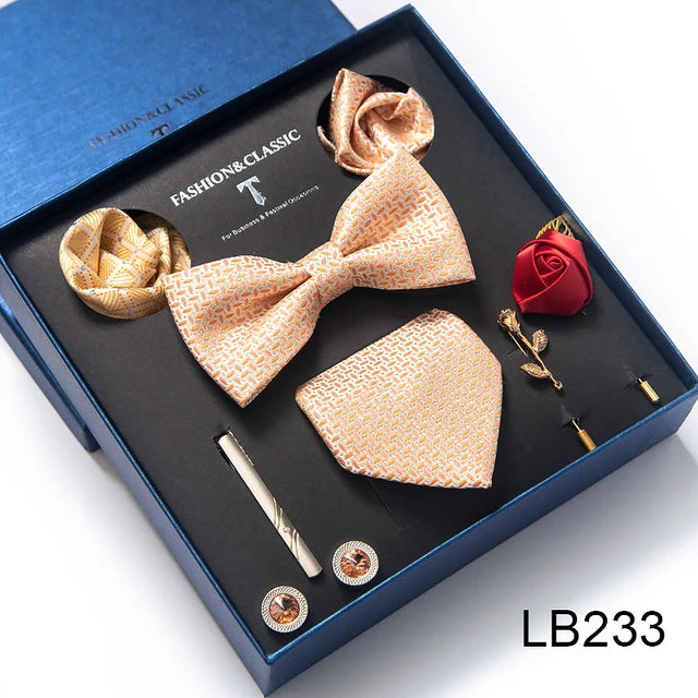 Conjunto de corbata de seda último diseño: pañuelo de bolsillo, gemelos, clip para pajarita y corbata.