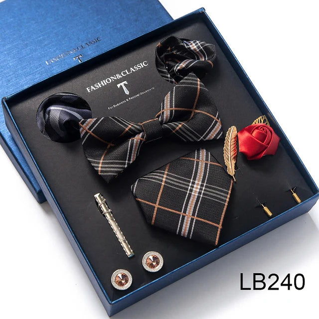 Conjunto de corbata de seda último diseño: pañuelo de bolsillo, gemelos, clip para pajarita y corbata.