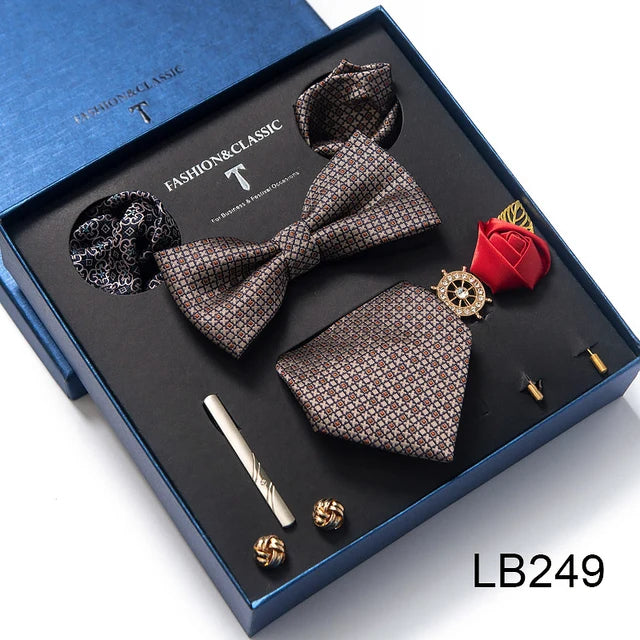 Conjunto de corbata de seda último diseño: pañuelo de bolsillo, gemelos, clip para pajarita y corbata.