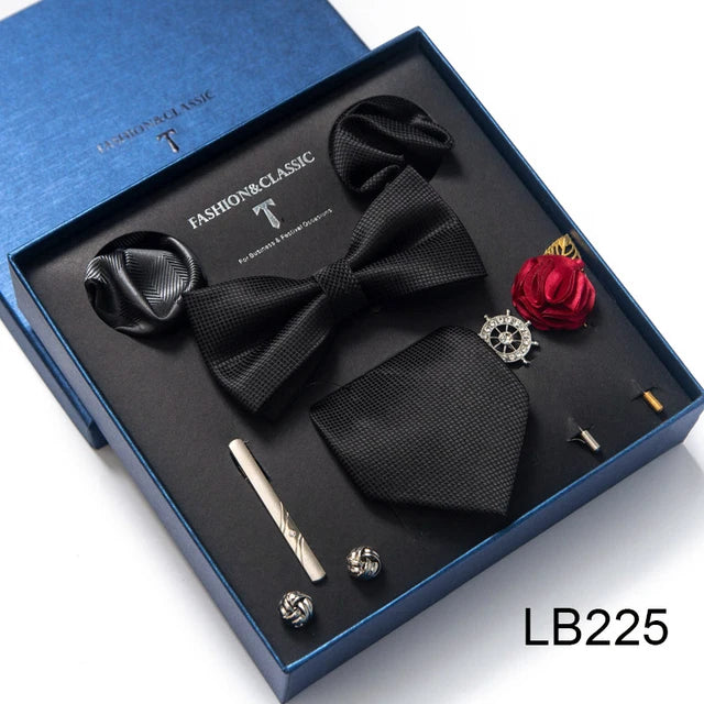 Conjunto de corbata de seda último diseño: pañuelo de bolsillo, gemelos, clip para pajarita y corbata.