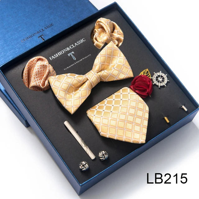 Conjunto de corbata de seda último diseño: pañuelo de bolsillo, gemelos, clip para pajarita y corbata.