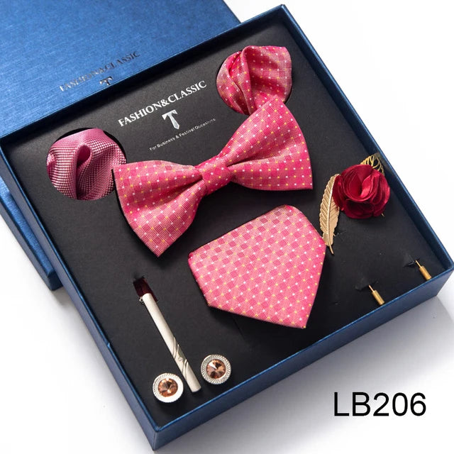 Conjunto de corbata de seda último diseño: pañuelo de bolsillo, gemelos, clip para pajarita y corbata.