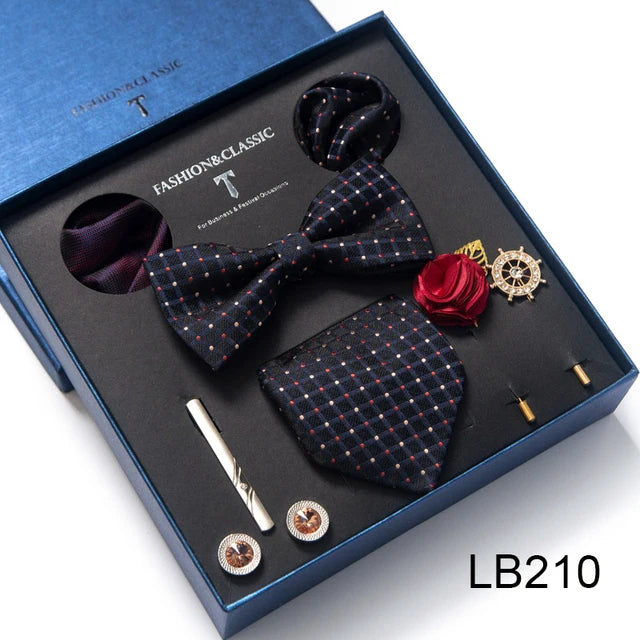 Conjunto de corbata de seda último diseño: pañuelo de bolsillo, gemelos, clip para pajarita y corbata.
