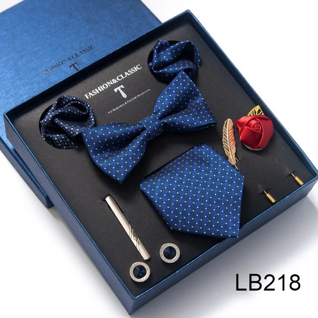 Conjunto de corbata de seda último diseño: pañuelo de bolsillo, gemelos, clip para pajarita y corbata.