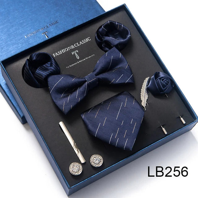 Conjunto de corbata de seda último diseño: pañuelo de bolsillo, gemelos, clip para pajarita y corbata.