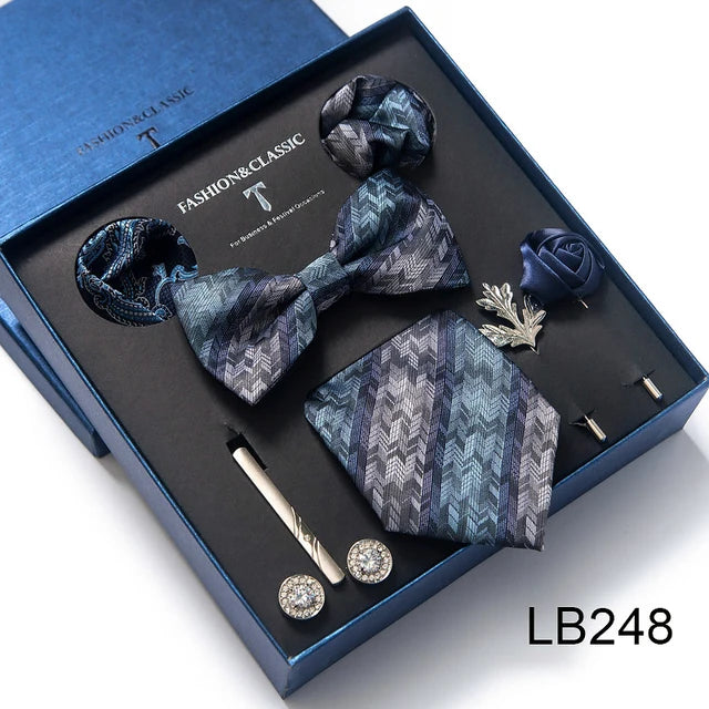 Conjunto de corbata de seda último diseño: pañuelo de bolsillo, gemelos, clip para pajarita y corbata.