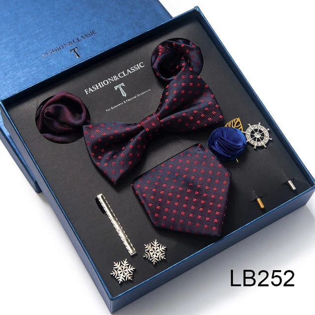 Conjunto de corbata de seda último diseño: pañuelo de bolsillo, gemelos, clip para pajarita y corbata.