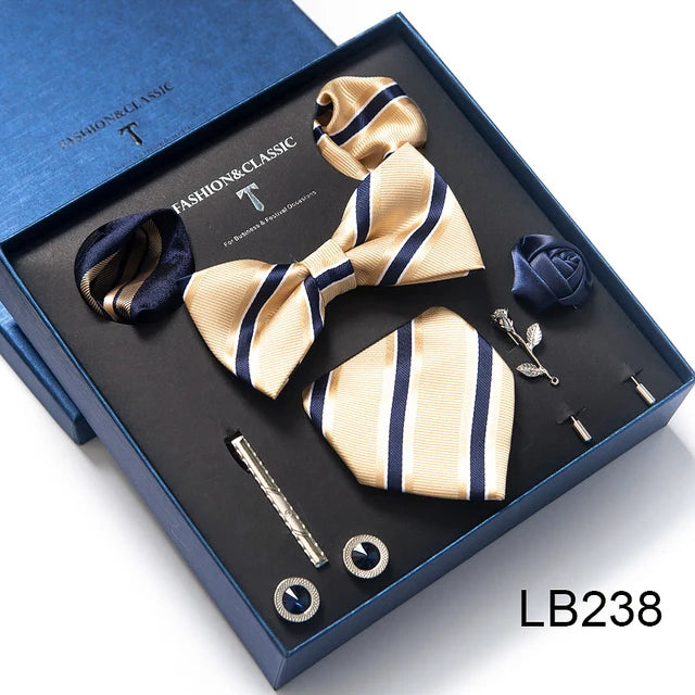 Conjunto de corbata de seda último diseño: pañuelo de bolsillo, gemelos, clip para pajarita y corbata.
