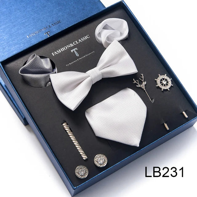 Conjunto de corbata de seda último diseño: pañuelo de bolsillo, gemelos, clip para pajarita y corbata.