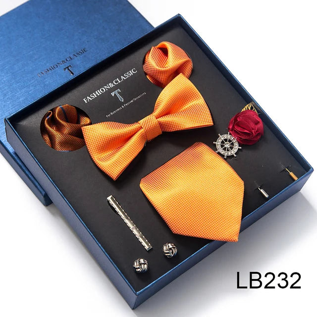 Conjunto de corbata de seda último diseño: pañuelo de bolsillo, gemelos, clip para pajarita y corbata.